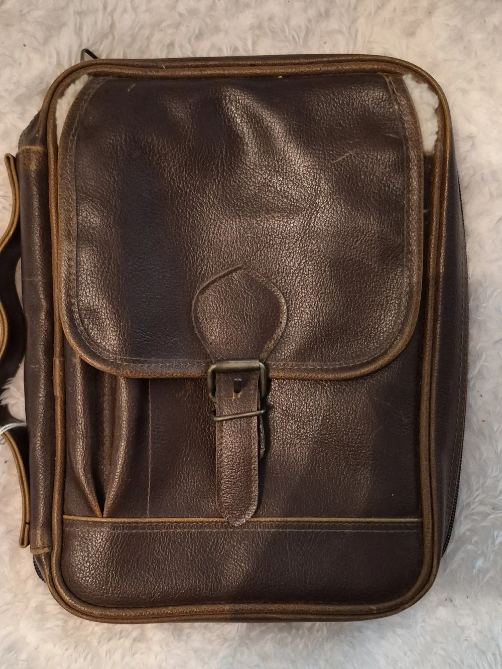 Classic Brown Leather Men’s Crossbody Bag